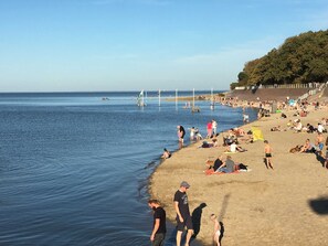 Una spiaggia nelle vicinanze