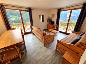 Interior - 55m² Apartment with 2 balconies, near ski lift, sleeps 8-10 (Valfréjus)