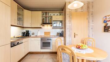 Frigorifero, microonde, forno, lavastoviglie