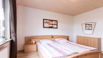 2 bedrooms, travel crib, WiFi, bed sheets