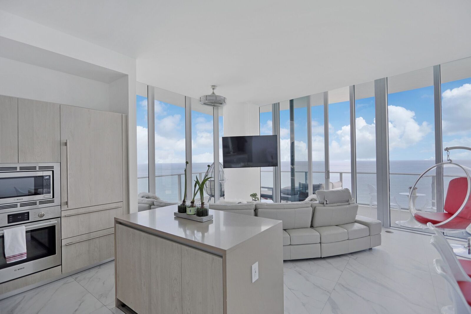 Top Floor Penthouse Oceanfront Best View in Hollywood