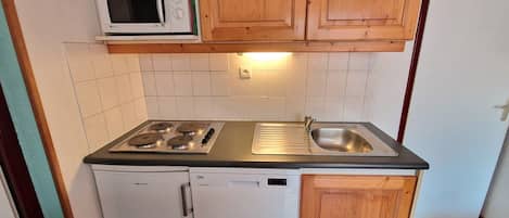 Kühlschrank, Mikrowelle, Geschirrspüler