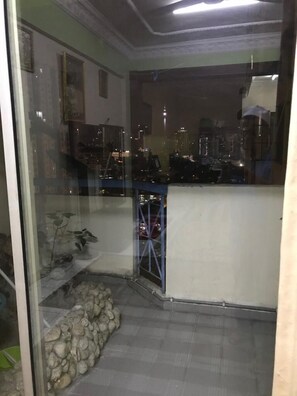 Unclassified image, 3 of 8, button