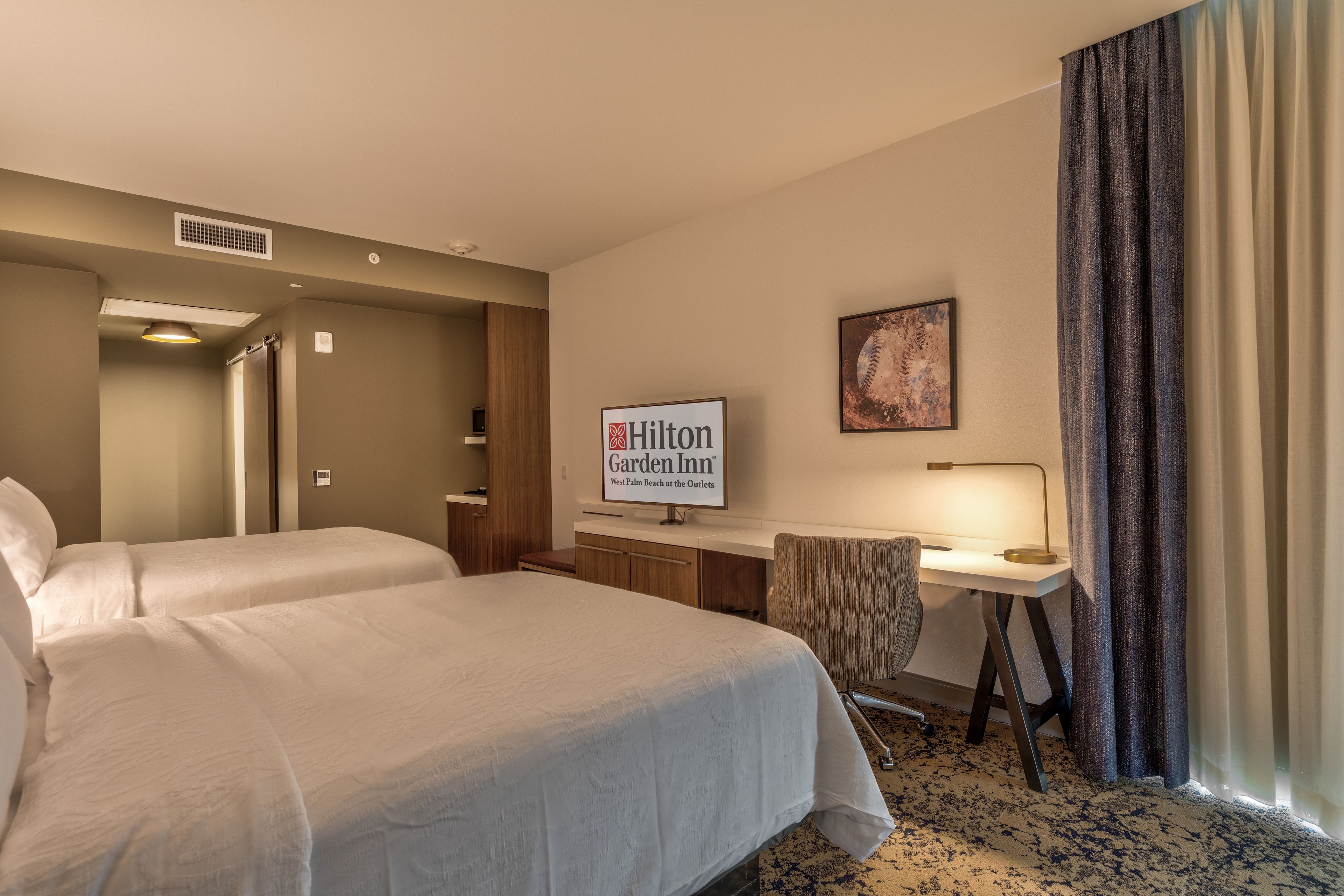 in-room safe, desk, laptop workspace, blackout curtains