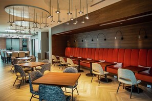 Daily buffet breakfast (USD 14.00 per person) - Hilton Garden Inn West Palm Beach I95 Outlets (West Palm Beach)