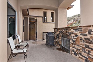 Terrace/patio - Coral Vista Suite | Fireplace, Jacuzzi, Pools, BBQ (Hurricane)