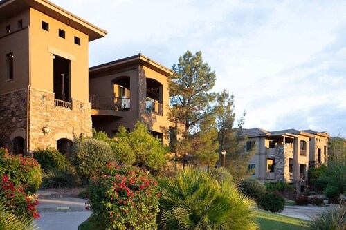 Coral Vista Suite | Fireplace, Jacuzzi, Pools, BBQ