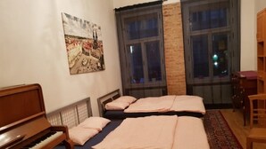 Desk, blackout curtains, free WiFi, bed sheets - Central relax stay (Prague)