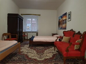 Apartment, 2 Doppelbetten, Nichtraucher | Schreibtisch, Verdunkelungsvorhänge, kostenloses WLAN, Bettwäsche