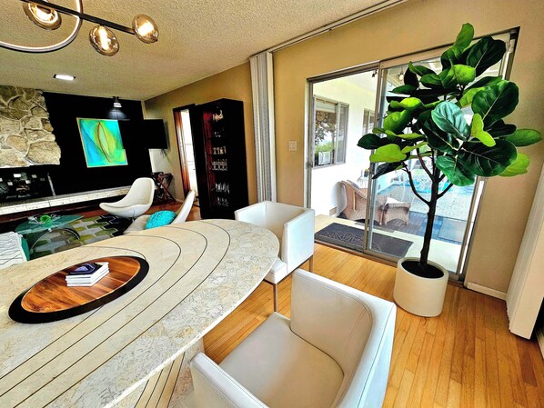 Smart TV, fireplace, books, video library