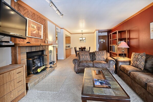 TV, fireplace, DVD player