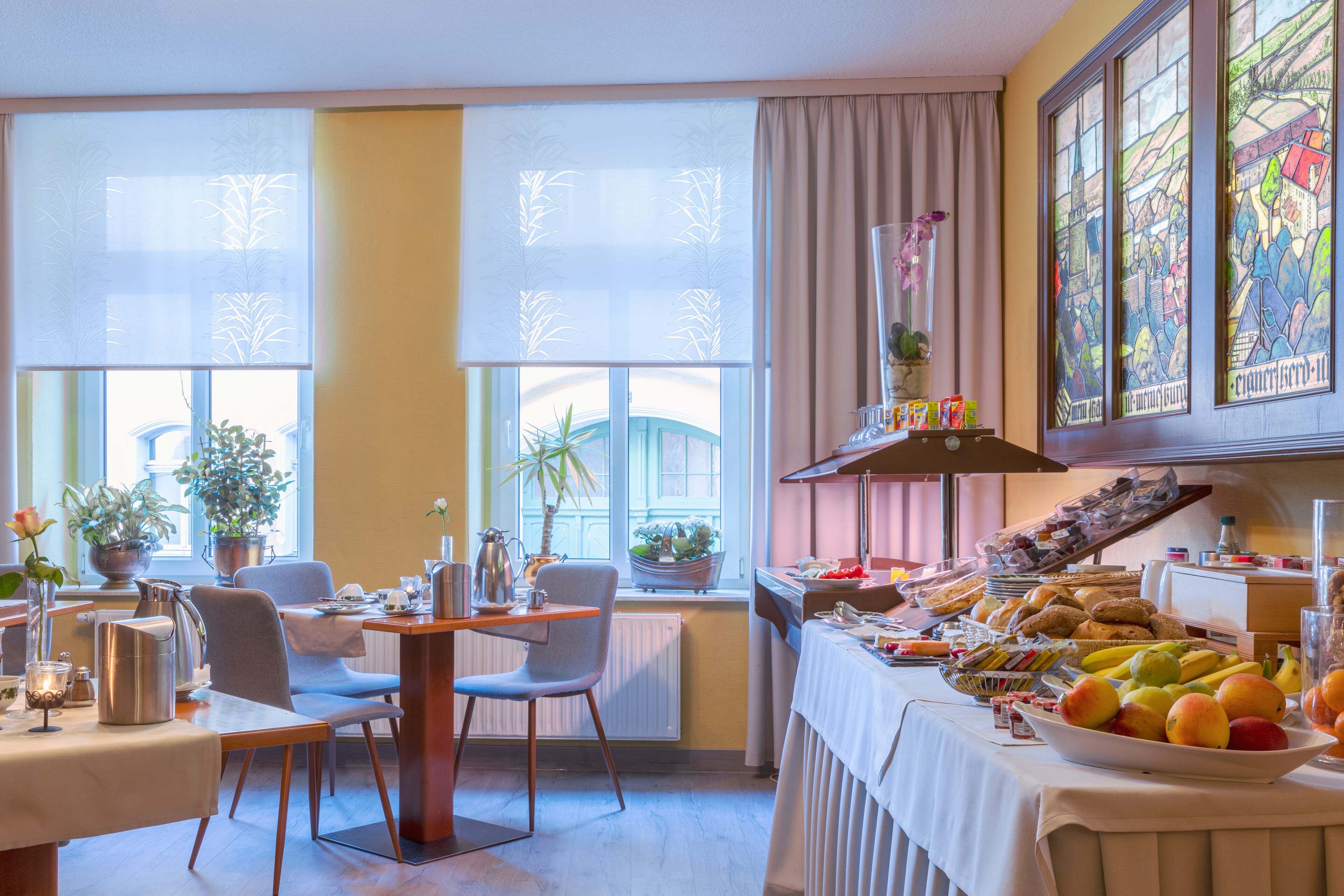 每日供應吃到飽早餐 (每人 EUR13)