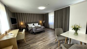 1 bedroom, free minibar, desk, laptop workspace