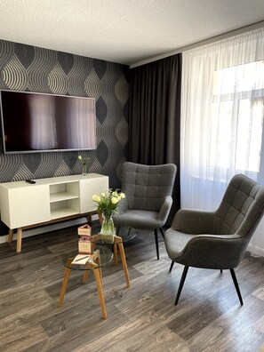 Chambre quadruple Confort | Articles de minibar gratuits, bureau