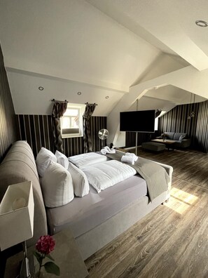 Chambre quadruple Confort | Articles de minibar gratuits, bureau