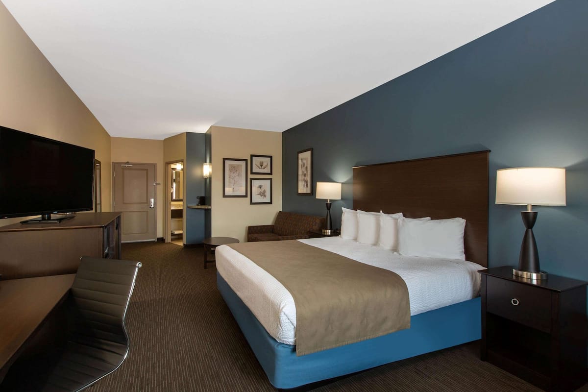 Pillow-top beds, desk, laptop workspace, blackout curtains