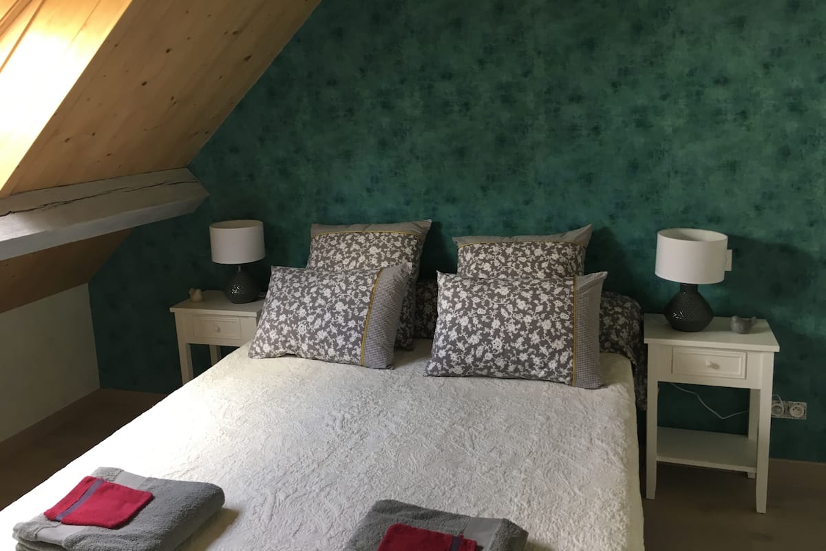 Dúplex (Chardonneret) | 1 dormitorio, decoración individual, mobiliario individual y escritorio