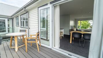 City Apartment, 2 Bedrooms | 2 bedrooms, free WiFi, bed sheets