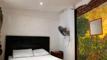 Deluxe House, 1 King Bed | 2 bedrooms, individually decorated, individually furnished, desk