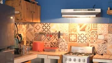 Rumah Deluks, 1 Tempat Tidur King | Dapur pribadi | Lemari es besar, oven, kompor, dan peralatan masak/sendok-piring