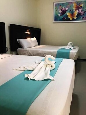 Standard Quadruple Room, 2 Queen Beds