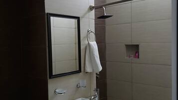 Regadera, regadera tipo lluvia, amenidades de baño gratuitas, toallas