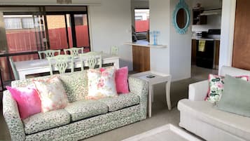 Apartment, 2 Bedrooms, Non Smoking, Garden View | Living area | 40-inch flat-screen TV with cable channels, TV