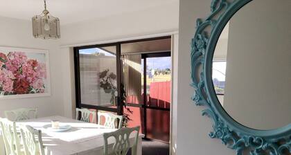 Sunny Holiday Home Near the Beach