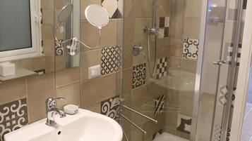 Camera Classic con letto matrimoniale o 2 letti singoli | Biancheria da letto di alta qualità, copriletto in piuma