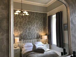 LÀgenhet Deluxe (Apartment 3 ) | SÀngtillbehör av högsta kvalitet, individuell inredning och unika möbler