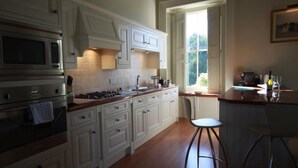 Leilighet – deluxe (Apartment 3 ) | Eget kjøkken | Espressomaskin, kaffetrakter/tekoker, kjøleskap og mikrobølgeovn
