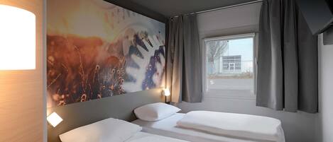 Twin Room | Desk, blackout drapes, soundproofing, free WiFi