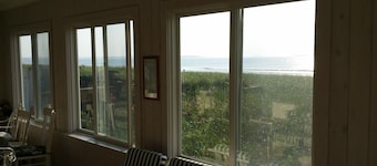Sunny Beachfront Cottage mit spektakulärem Meerblick