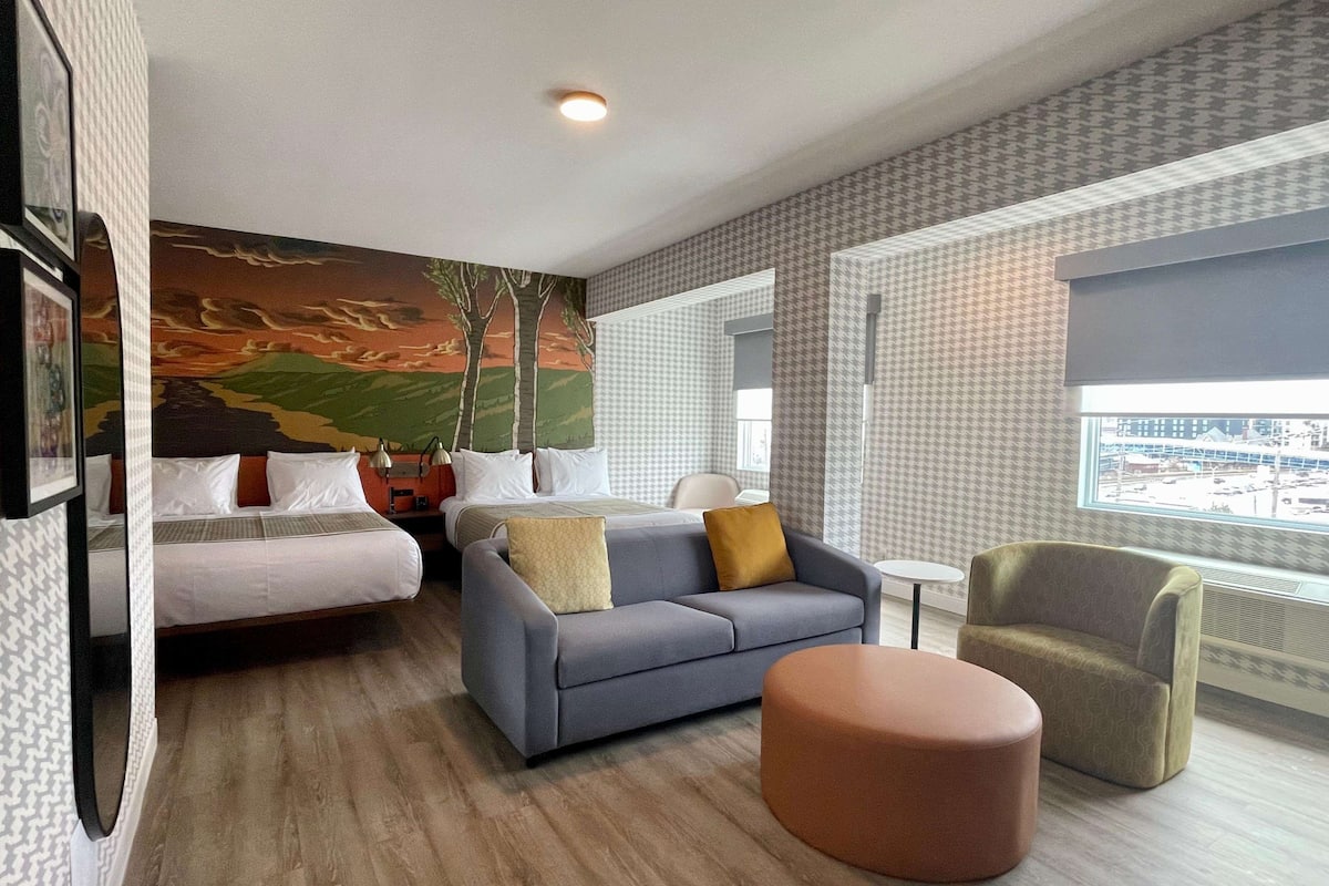 Suite, 2 Queen Beds, Non Smoking (with Sofabed)