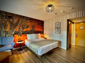 Standard Room, 1 Queen Bed, Non Smoking (Walk-in Shower) | In-room safe, individually decorated, individually furnished, desk