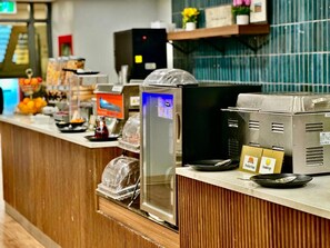 Free daily continental breakfast 