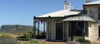 Ellie's Studio Apartment, Stanley