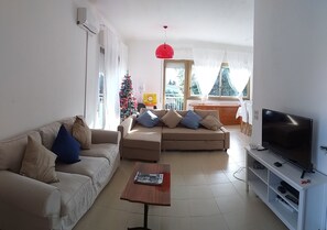 Smart TV, books, stereo - Nica  apartment at 10 min walk of Mondello beach (palermo)