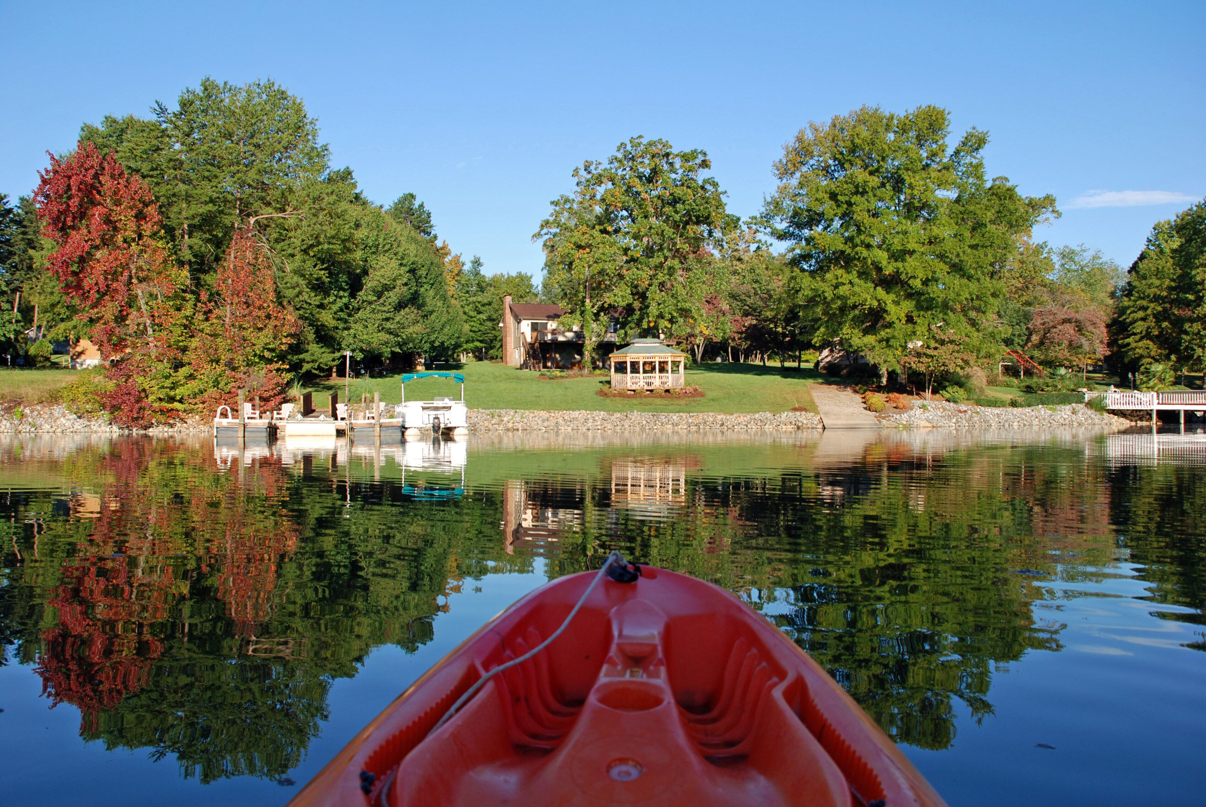 Waterfront Lodge at Beaverdam Creek Cove with private dock and boat ramp