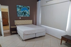 4 Schlafzimmer, Bügeleisen/Bügelbrett, WLAN