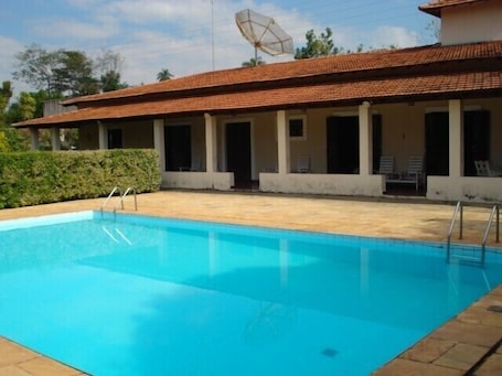 Outdoor pool. CHACARA for those who enjoy comfort, security and lots of pleasure.