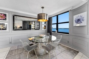 تناول الطعام