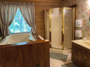 Whirlpool, Haartrockner, Handtücher, Seife