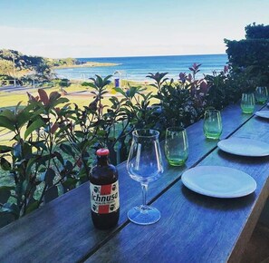 Outdoor dining - Minutes walk to Beach, Village and Restaurants. Family size home (Freshwater)