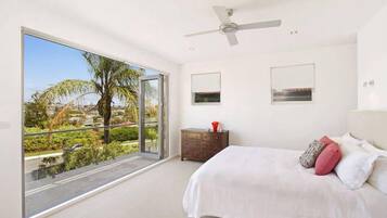 5 bedrooms, in-room safe, desk, iron/ironing board