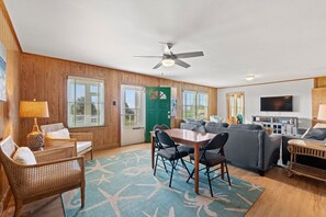 TV, books - Large Oceanfront Pet Friendly Home perfect for Family Getaways at the Beachcombe (Myrtle Beach)