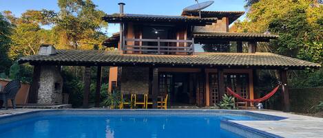 Piscina externa, piscina aquecida