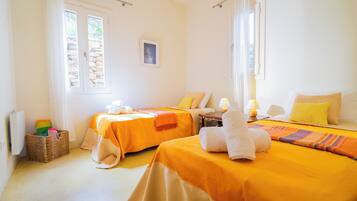 8 bedrooms, iron/ironing board, WiFi, bed sheets