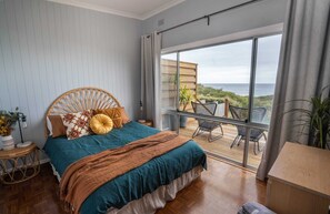 3 bedrooms, iron/ironing board, WiFi - Seakissed Beachhouse- Beachfront and Direct Beach Access (Culburra Beach)