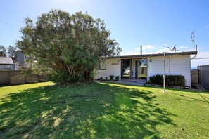 Exterior - Seakissed Beachhouse- Beachfront and Direct Beach Access (Culburra Beach)